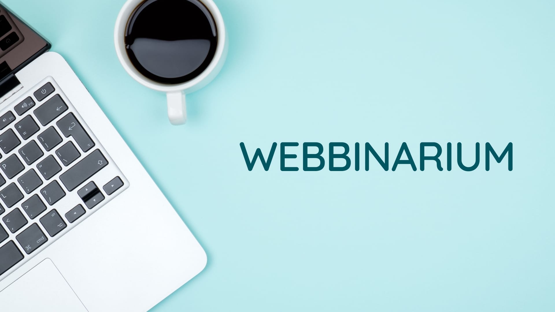 Dator och kaffekopp som illustrerar ett webbinarium
